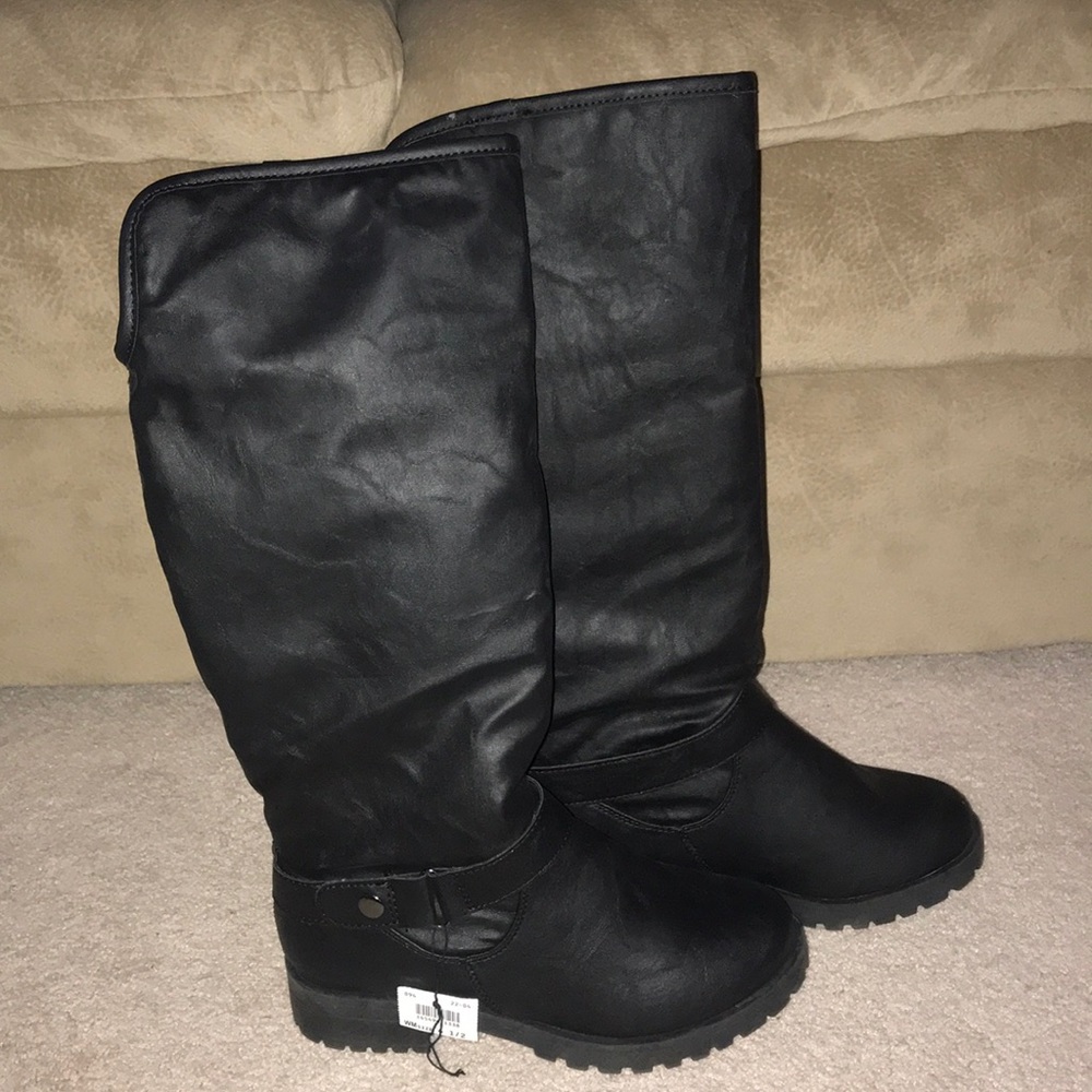 NWT Fleece lined boots
